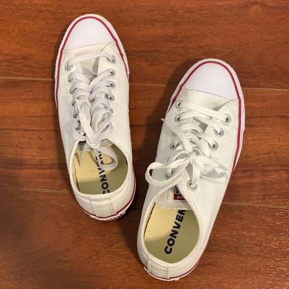Unisex Classic Converse Sneakers, Size 7 - Picture 6 of 9